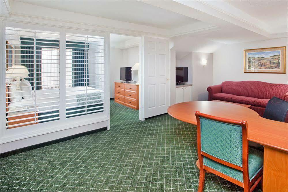 Hotel La Quinta By Wyndham Raleigh Durham Intl Ap Morrisville Exterior foto